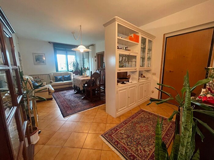 Appartamento con 5 locali in vendita in Via Pietro Nenni, Siena