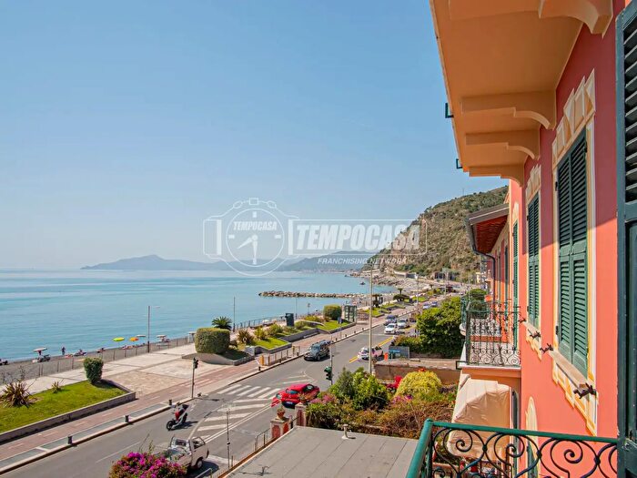 Appartamento bilocale in vendita in Viale Mazzini, Sestri Levante