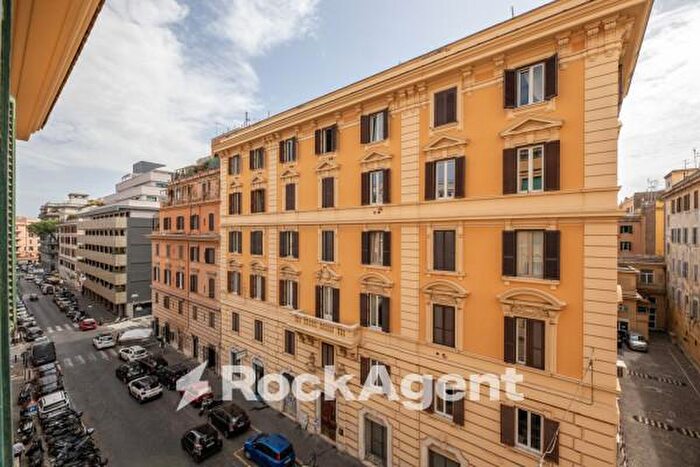 Appartamento trilocale in vendita in Via Alessandria, Roma