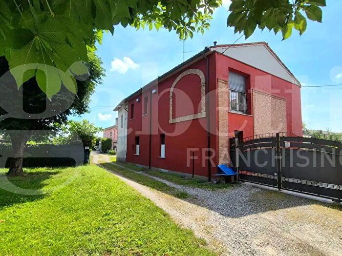 Casa con 5 locali in vendita in Via Santi, Monticelli DOngina