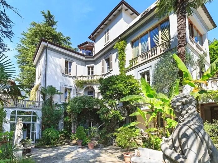 Casa con 18 locali in vendita in Via Milano, Dizzasco