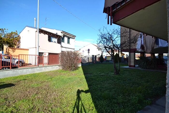 Appartamento trilocale in vendita in Via Sesia, Vercelli