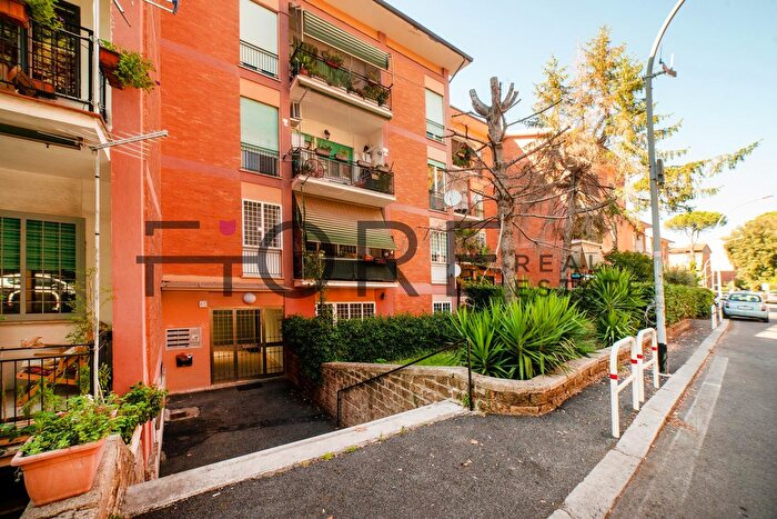 Appartamento trilocale in vendita in Via Baldassarre Longhena, Roma