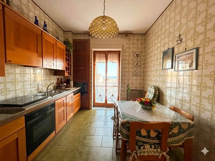 Appartamento quadrilocale in vendita in Via Stati Uniti, Termoli