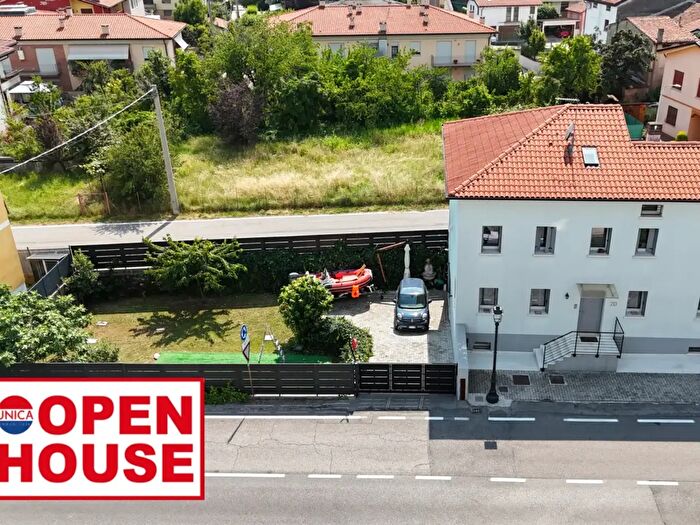 Casa con 5 locali in vendita in Via Santa Rosa, Zane'