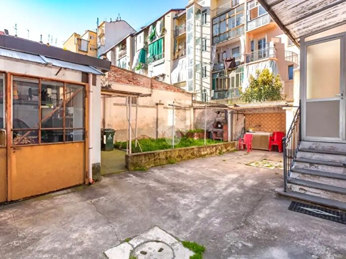 Casa con 6 locali in vendita in Via Borgomanero, Torino