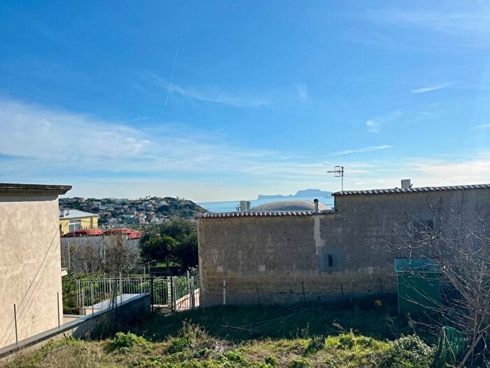 Appartamento quadrilocale in affitto in Via Antonio Scialoia, Monte di Procida