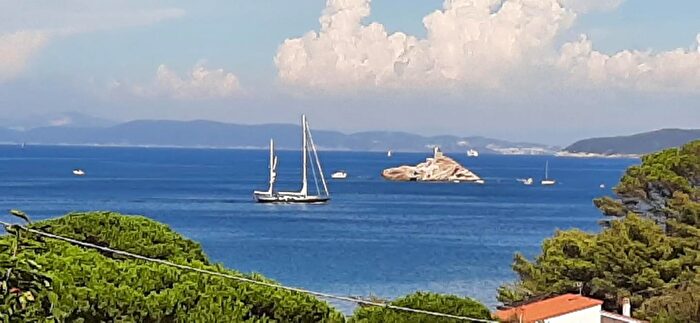 Casa con 10 locali in vendita in Portoferraio