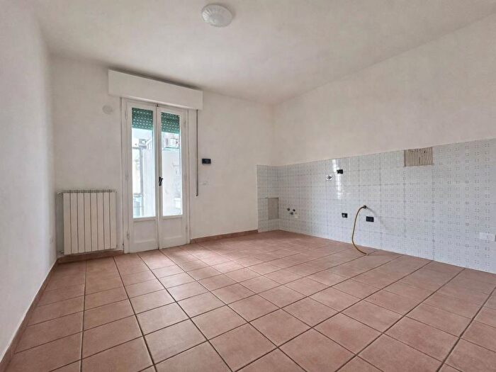 Appartamento quadrilocale in affitto in Via Firenze, La Macine, Prato