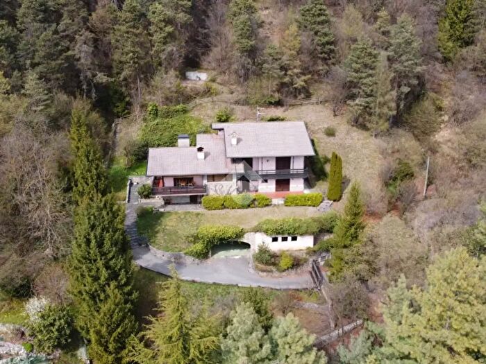 Casa con 6 locali in vendita in Via Milano, Clusone