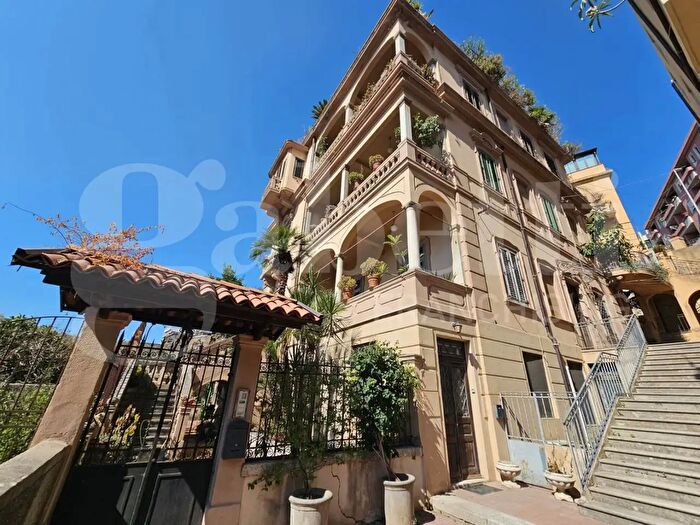 Appartamento trilocale in vendita in Via Donato, Messina