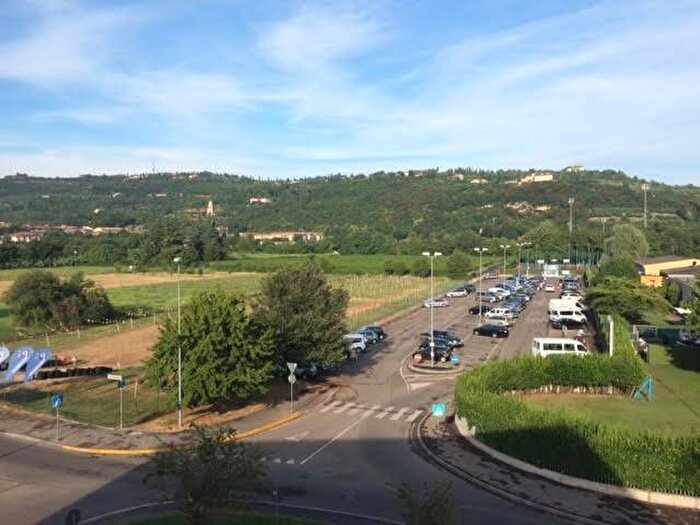 Appartamento trilocale in affitto in Via Villa, Pindemonte, Verona