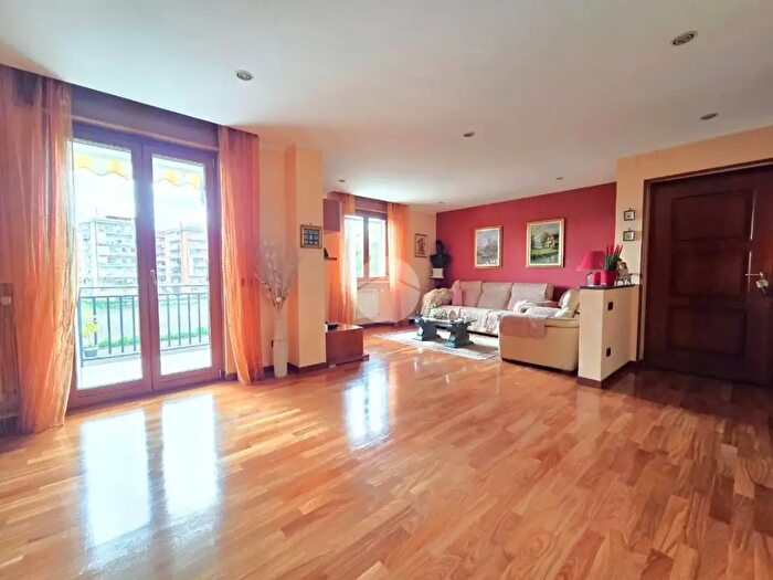 Appartamento quadrilocale in vendita in Via Renato Carosone, Casoria