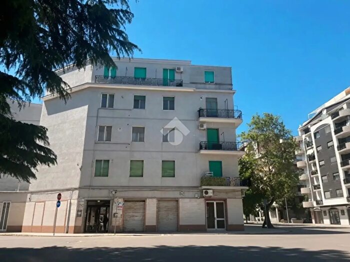 Appartamento trilocale in vendita in Via Renato Benvenuto, Foggia