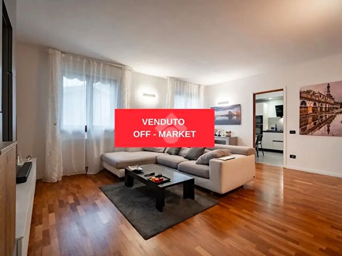 Appartamento trilocale in vendita in Via Roma, Pescate