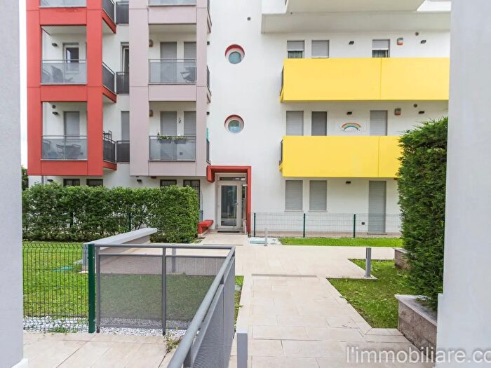 Appartamento trilocale in affitto in Via Saval, Verona
