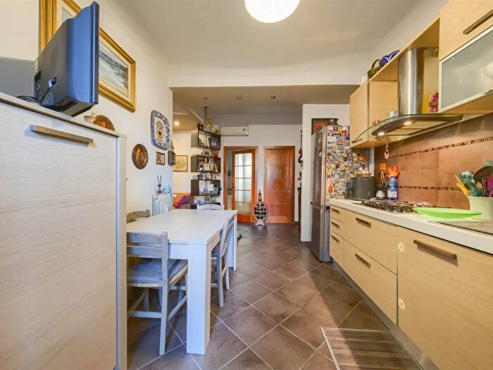 Appartamento quadrilocale in vendita in Via Tiziano, Scandicci