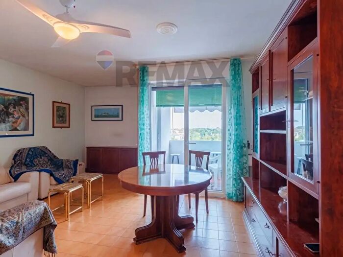 Appartamento quadrilocale in vendita in Via Leonardo da Vinci, Parma