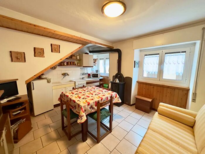 Casa trilocale in vendita in Via Vittorio Emanuele, Premana