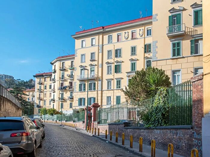 Appartamento quadrilocale in vendita in Via Veterinaria, Napoli