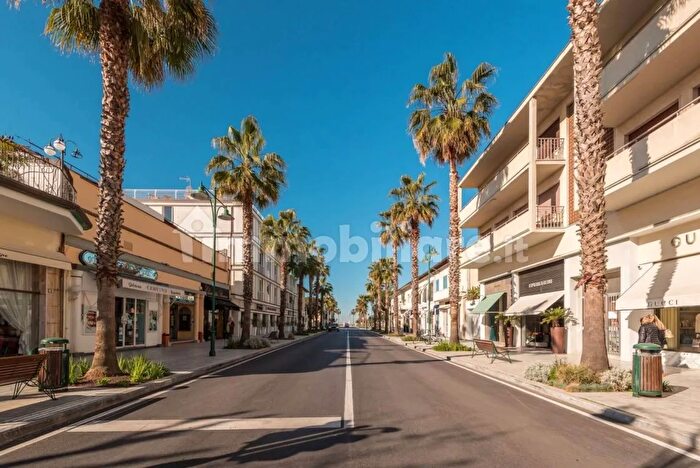 Appartamento trilocale in affitto in Via Ammiraglio Morin a, Forte Dei Marmi