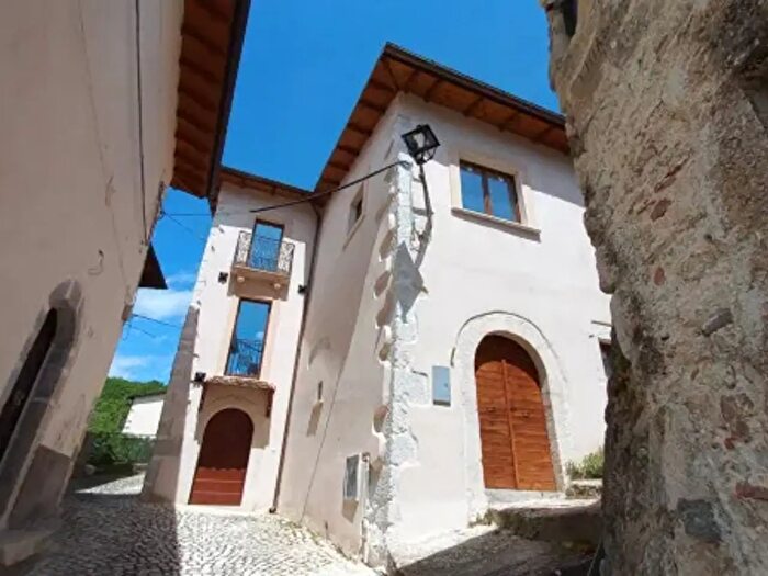 Casa con 5 locali in vendita in Fontecchio