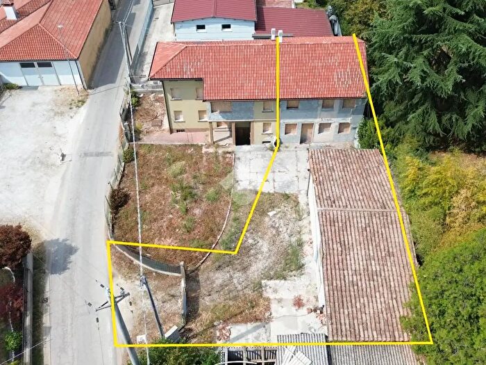 Casa con 7 locali in vendita in Via Casoni, Castelfranco Veneto