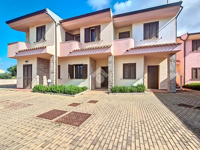 Appartamento trilocale in vendita in Via Laigheddu, Viddalba