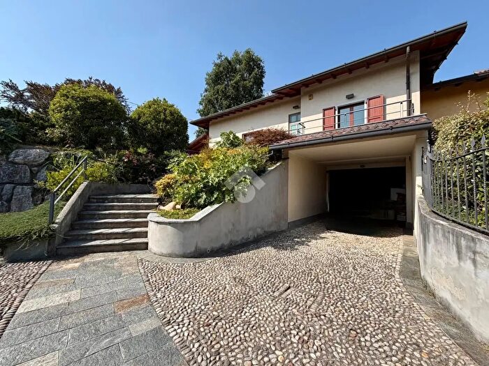 Casa quadrilocale in vendita in Via Pozzoni, Caprino Bergamasco