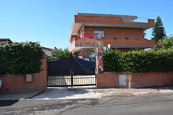 Casa quadrilocale in vendita in Via Tanaro, Ardea