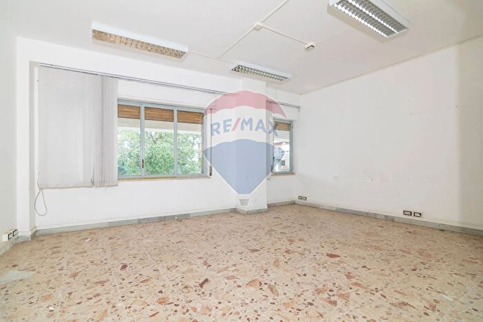 Appartamento con 12 locali in vendita in Via Martinez, Acireale