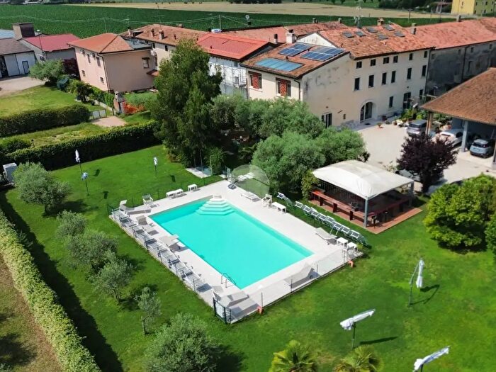 Casa con 10 locali in vendita in Via Sarce, Sommacampagna