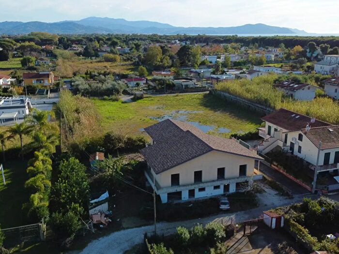 Casa con 6 locali in vendita in Via delle Zinnie, Capaccio
