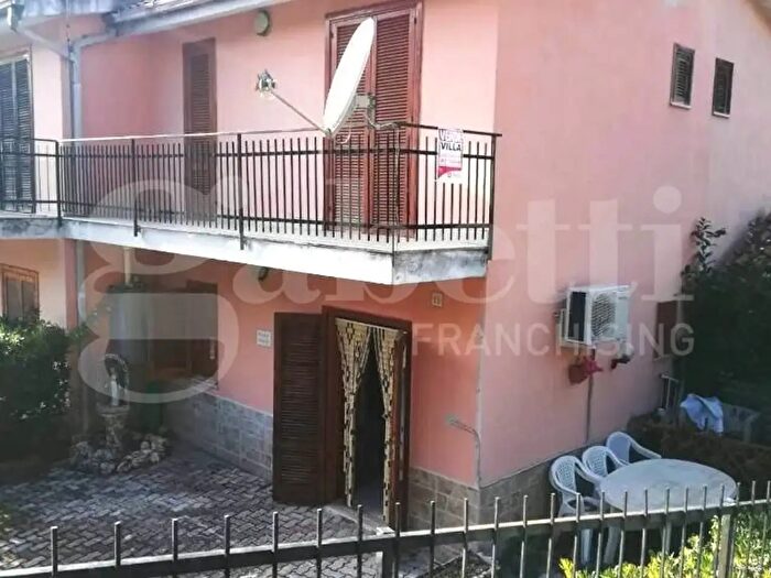 Casa trilocale in vendita in Via Torazzi, Galluccio