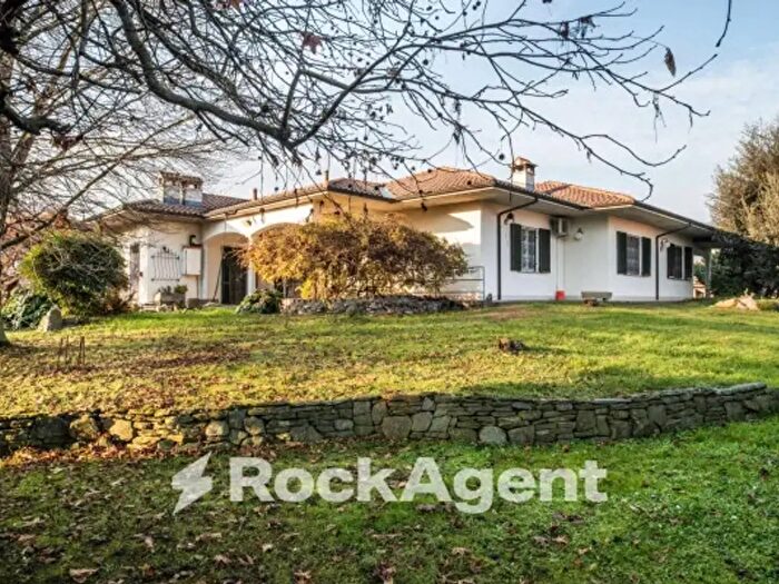 Casa con 6 locali in vendita in Mede