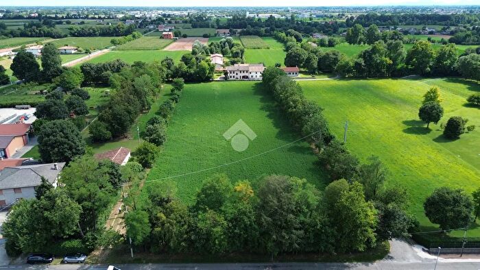 Casa con 6 locali in vendita in Via Postumia, Castello Di Godego