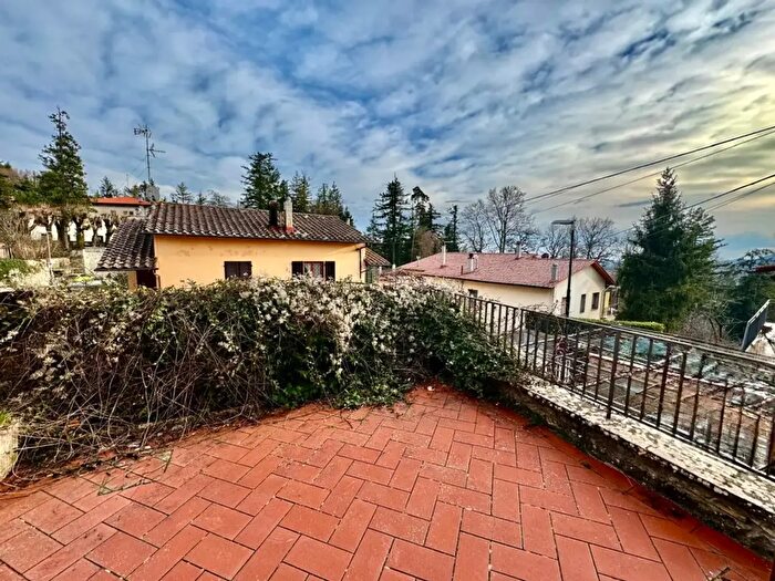 Appartamento con 5 locali in vendita in Via della Fonte Snc, Vaglia