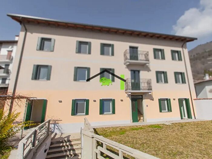 Appartamento con 7 locali in vendita in Via Gio Maria Fabricio, Clauzetto