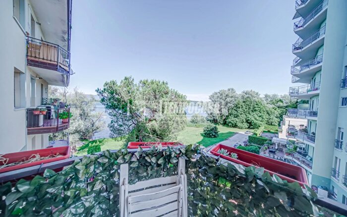 Appartamento trilocale in vendita in Via Riviera, Dormelletto