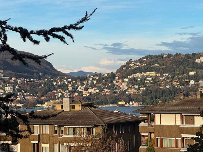 Appartamento quadrilocale in affitto in Via Enrico Musa, Valduce Crispi, Como