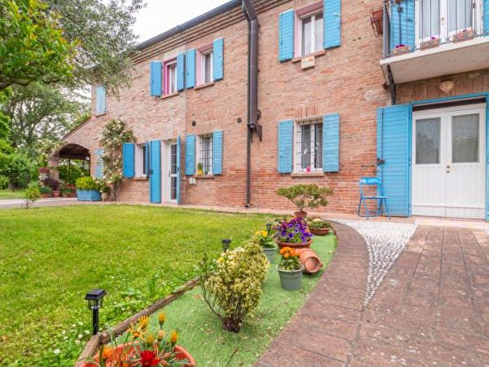 Casa con 6 locali in vendita in Ferrara