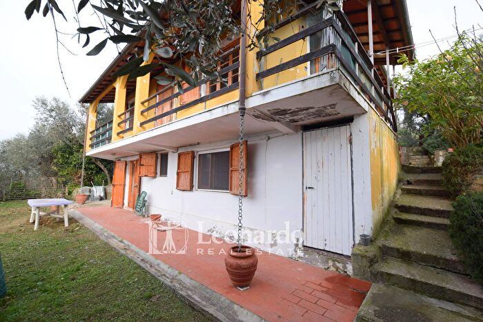 Casa con 6 locali in vendita in Via del Piantoneto, Massarosa