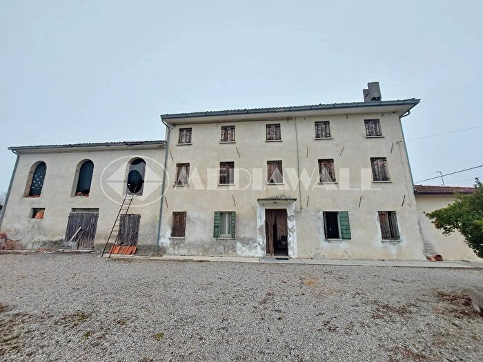 Casa con 8 locali in vendita in Annone Veneto