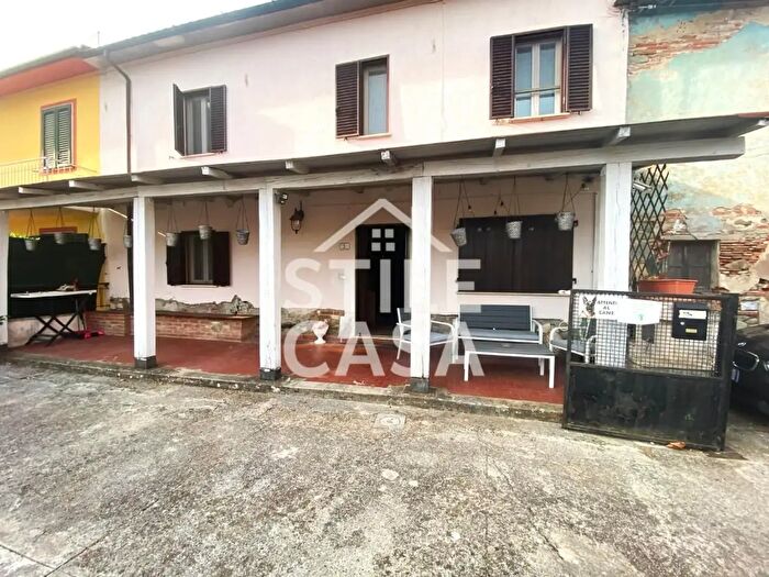 Casa con 10 locali in vendita in Fucecchio