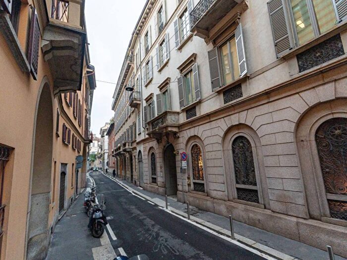 Appartamento quadrilocale in affitto in Missori, Milano