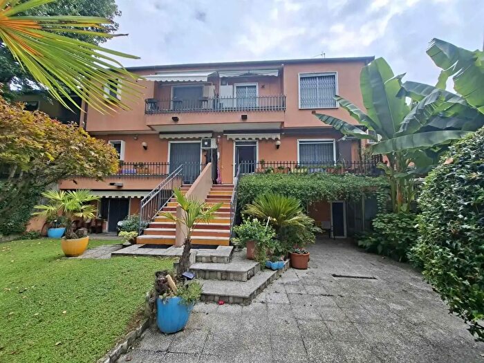 Appartamento trilocale in vendita in Viale Abruzzi, Peschiera Borromeo