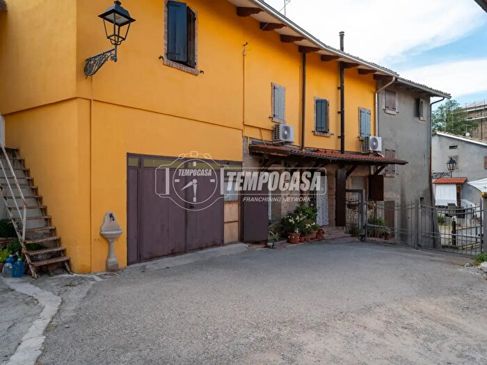 Appartamento quadrilocale in vendita in Via Castello San Valentino, Castellarano