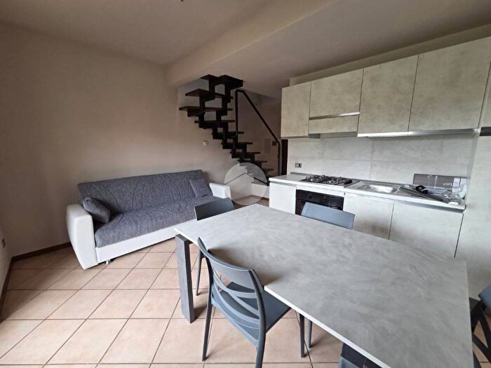 Appartamento bilocale in affitto in V Borgo Alto, Castello, Puegnago sul Garda