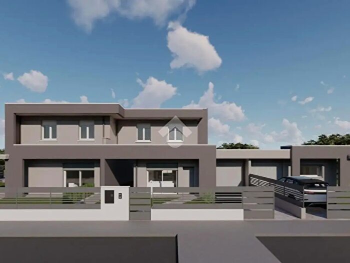 Casa quadrilocale in vendita in Via Ambrogio Blini, Calvenzano