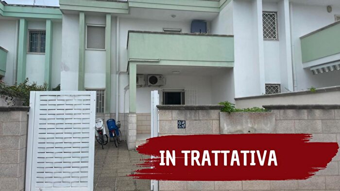 Appartamento trilocale in vendita in Via aCa di Mosto, Lecce